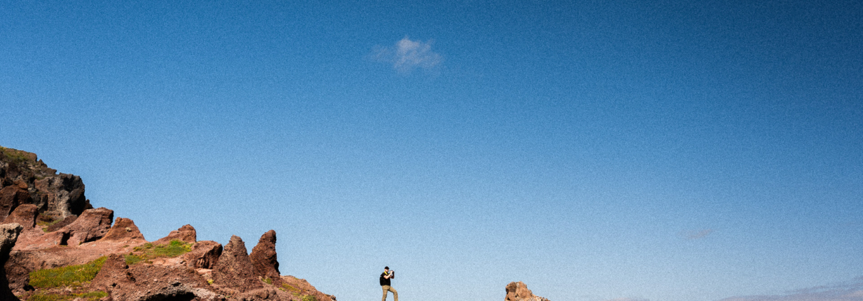 Christoph on a hiking trail, blue sky, rocky desert