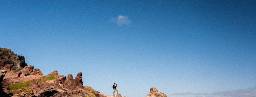 Christoph on a hiking trail, blue sky, rocky desert
